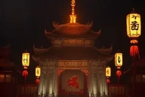 《最后的放映员》封面，老放映机与投射出的光柱